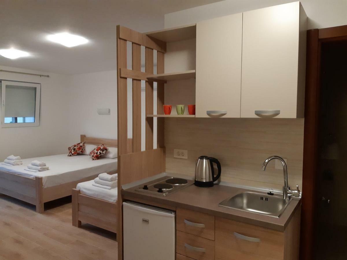 Apartmani Marina Kopitovic Petrovac エクステリア 写真