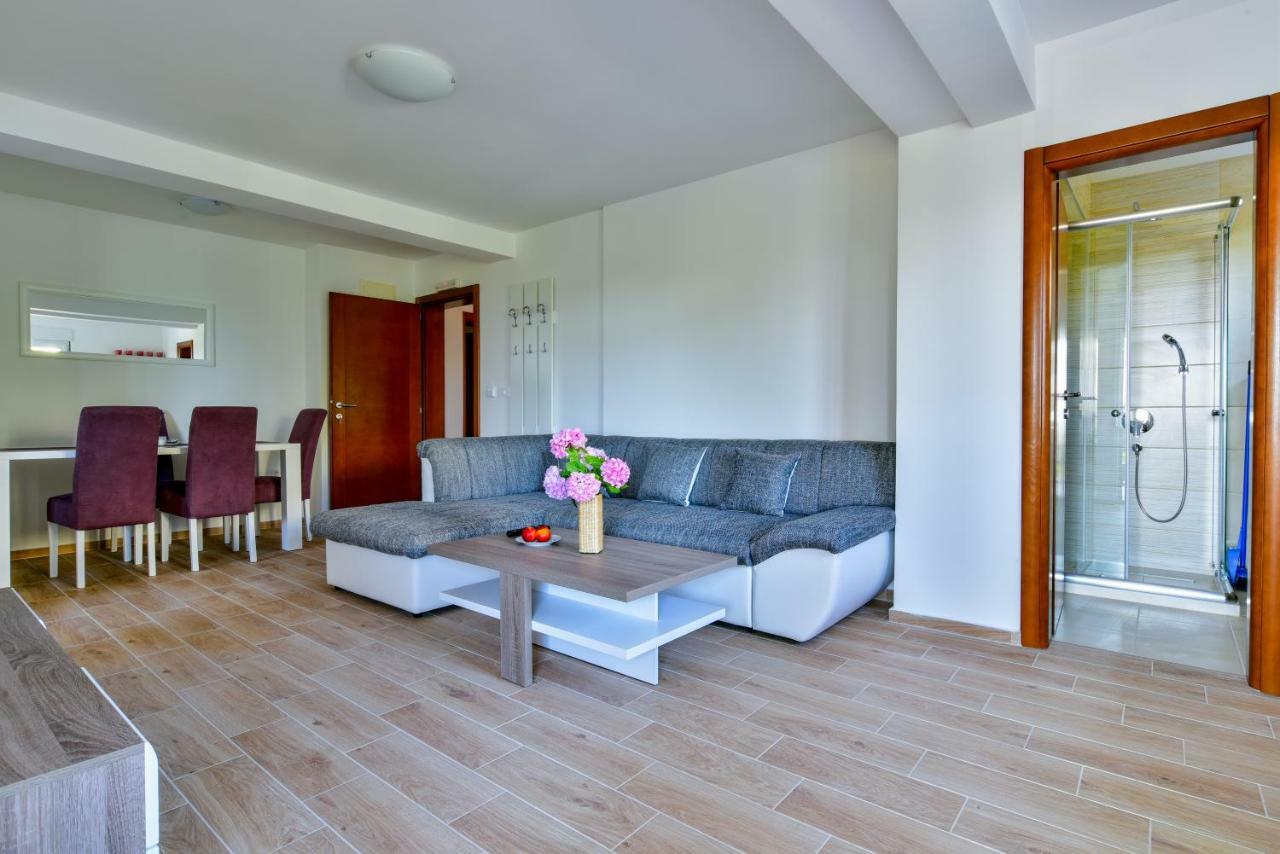 Apartmani Marina Kopitovic Petrovac エクステリア 写真