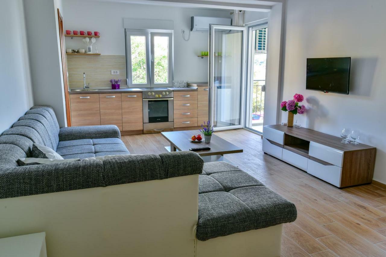 Apartmani Marina Kopitovic Petrovac エクステリア 写真