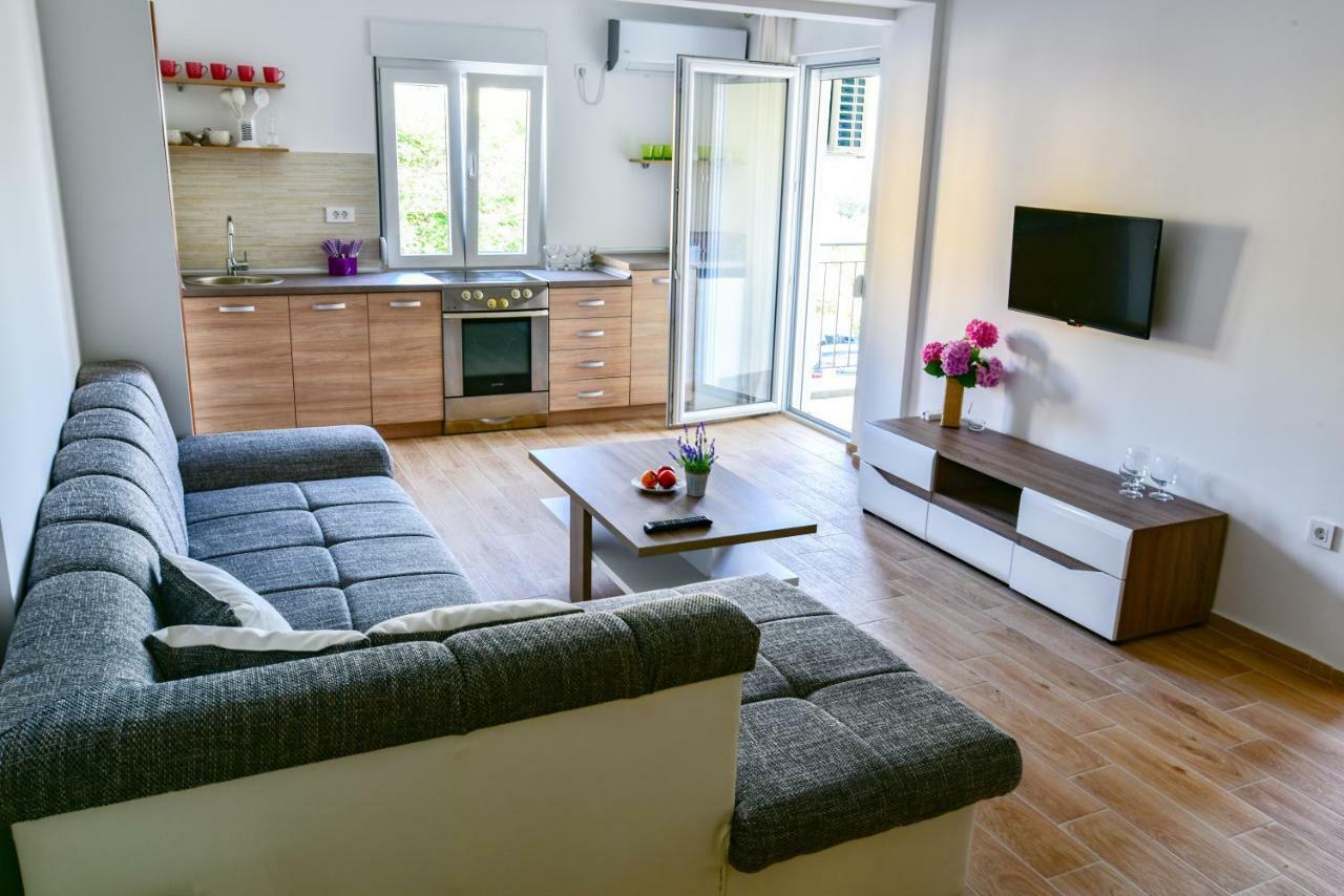Apartmani Marina Kopitovic Petrovac エクステリア 写真