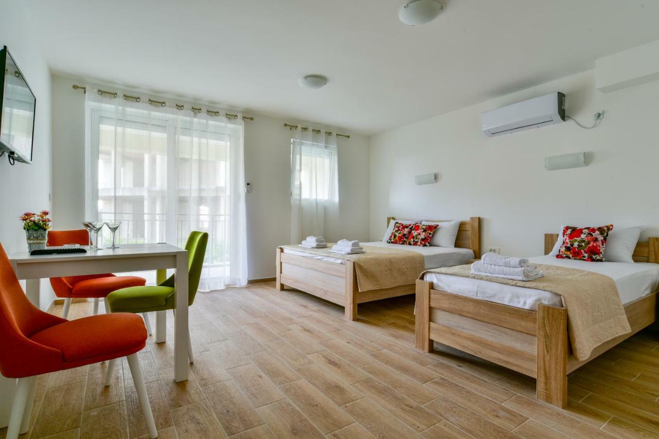 Apartmani Marina Kopitovic Petrovac エクステリア 写真