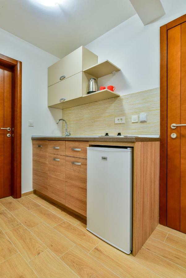 Apartmani Marina Kopitovic Petrovac エクステリア 写真