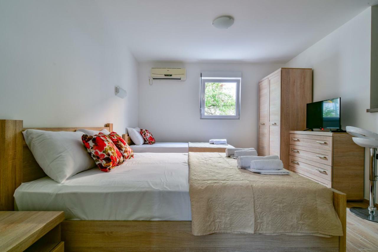 Apartmani Marina Kopitovic Petrovac エクステリア 写真