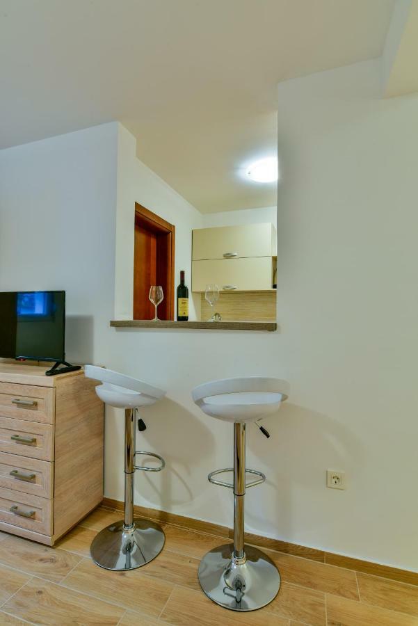 Apartmani Marina Kopitovic Petrovac エクステリア 写真